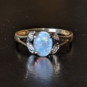 Elegant Opal and Gold Women's Ring
